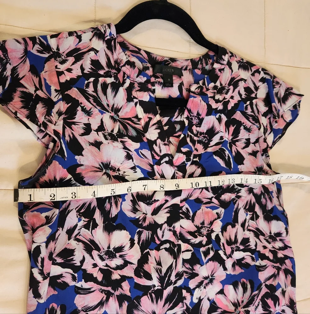 J. Crew Women's Blouse, 100% Silk, Pink & Blue Floral Cap Sleeve V-neck Sz 0 EUC